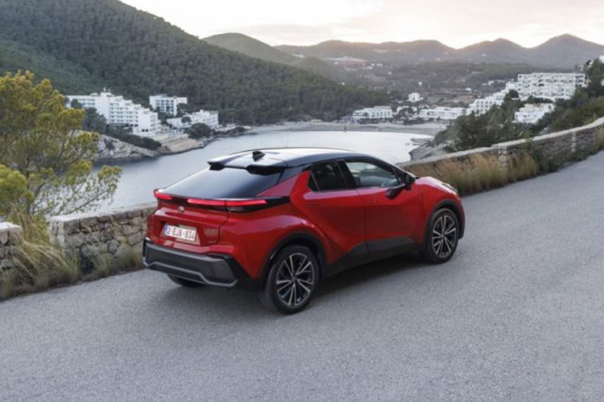 Toyota Toyota C-HR 2.0 phev Lounge fwd e-cvt (6)