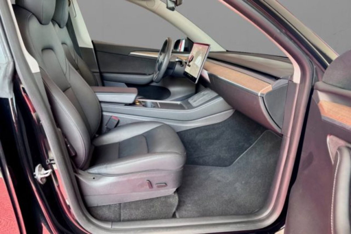 Tesla Model Y Long Range awd (6)