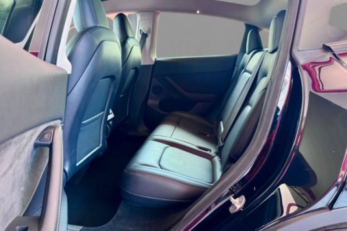 Tesla Model Y Long Range awd (8)