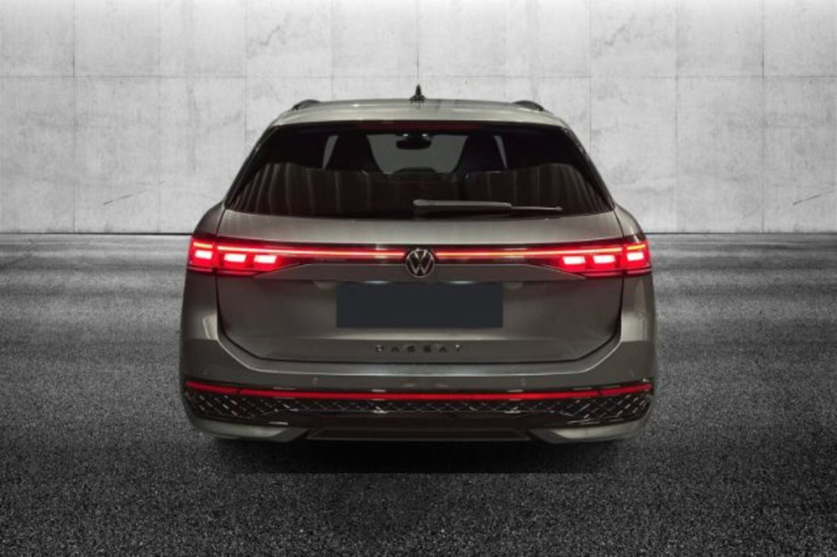 Volkswagen Passat 2.0 tdi scr R-Line 150cv dsg (5)
