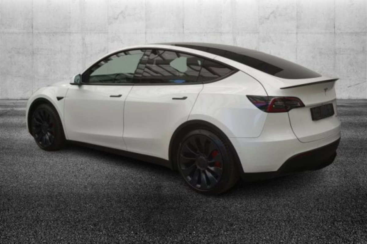 Tesla Model Y Performance awd (3)