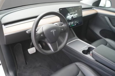 Tesla Model Y Performance awd (5)