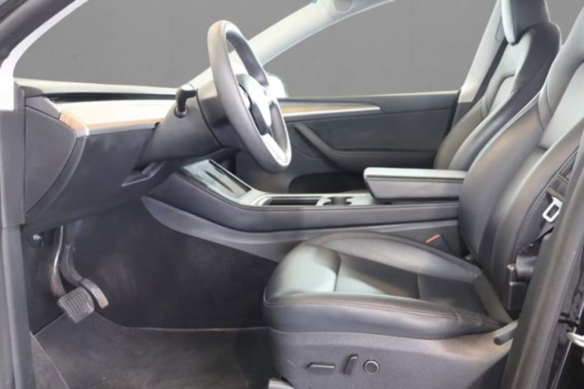 Tesla Model Y Long Range awd (7)