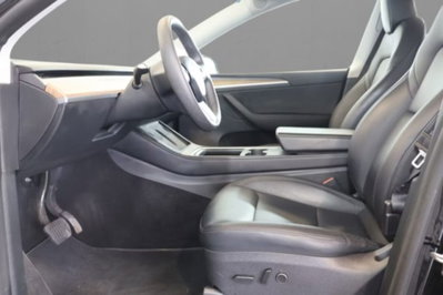 Tesla Model Y Long Range awd (7)