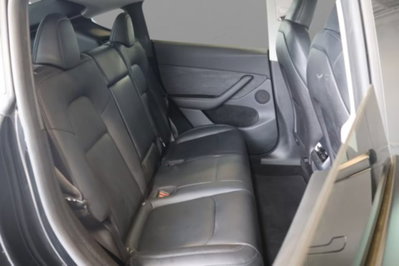 Tesla Model Y Long Range awd (8)