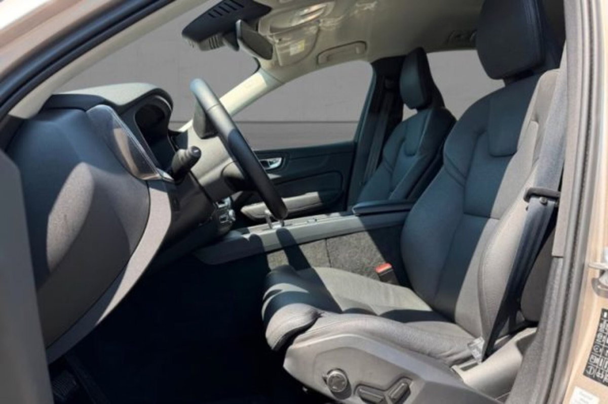 Volvo XC60 B4 automatico Plus Dark (6)