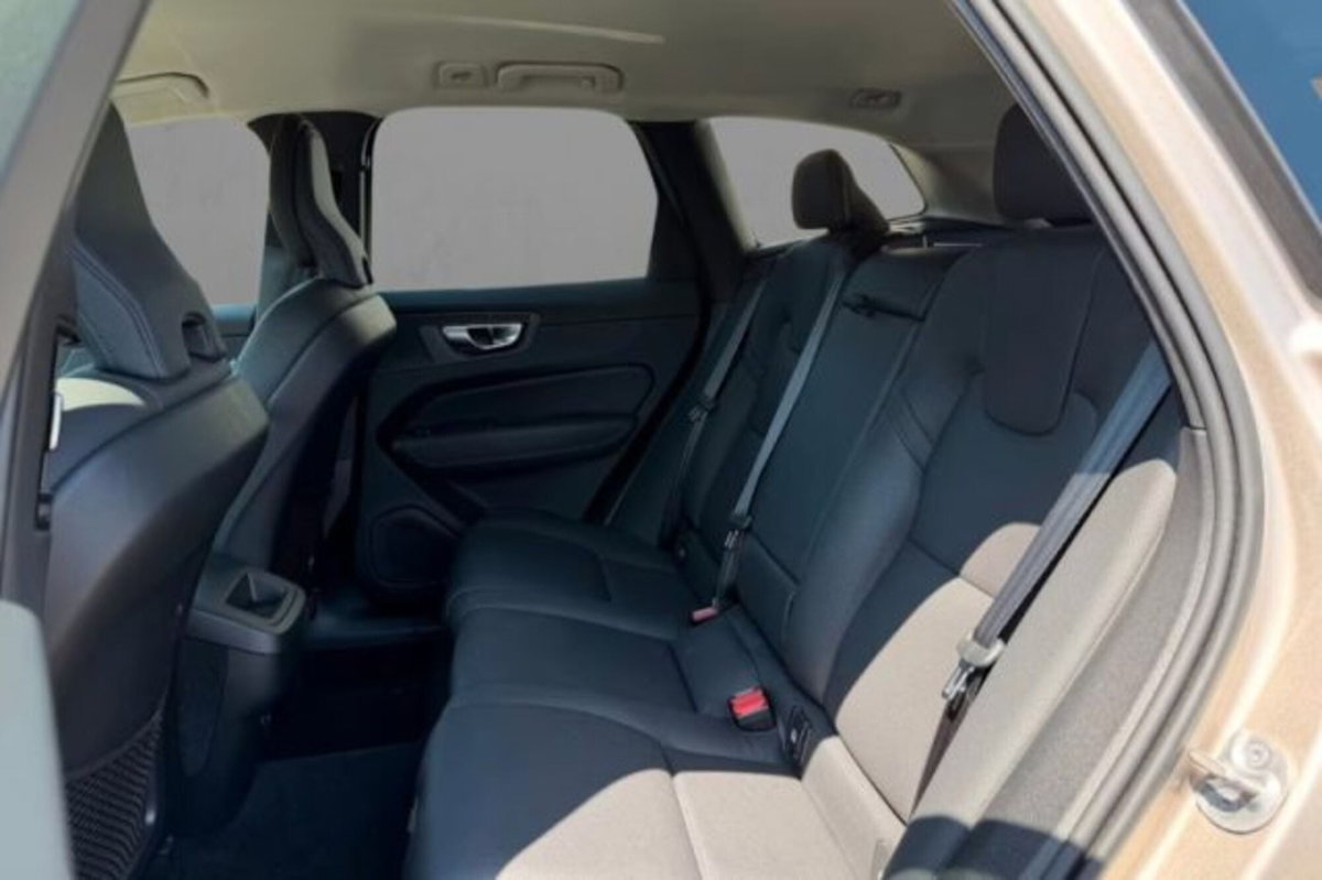 Volvo XC60 B4 automatico Plus Dark (7)