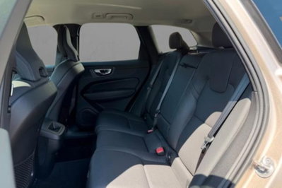 Volvo XC60 B4 automatico Plus Dark (7)