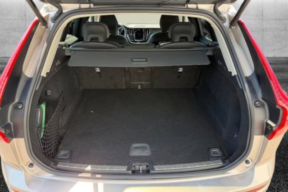 Volvo XC60 B4 automatico Plus Dark (8)