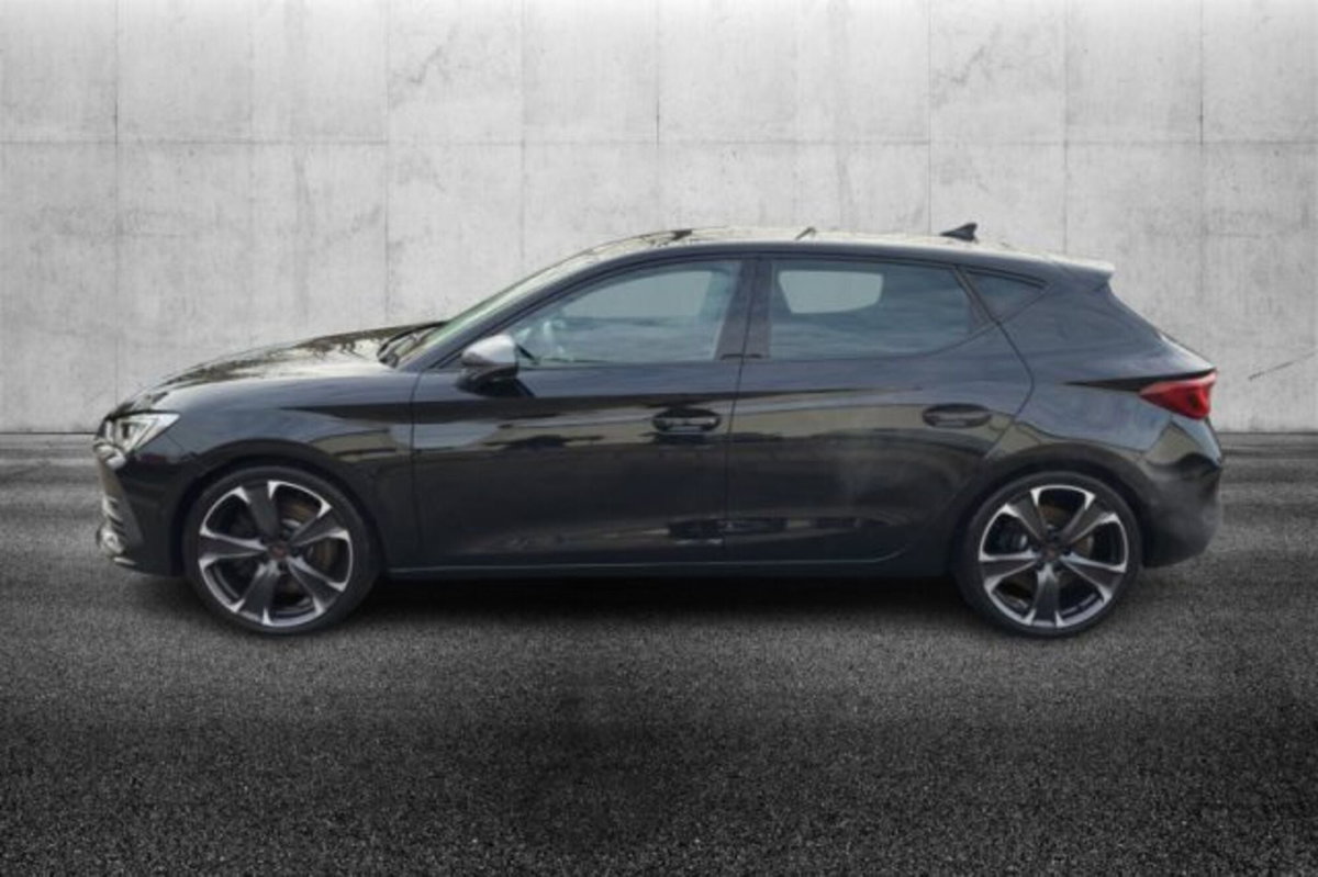 Cupra Leon Leon 2.0 TSI 245 CV DSG VZ Carbon (3)