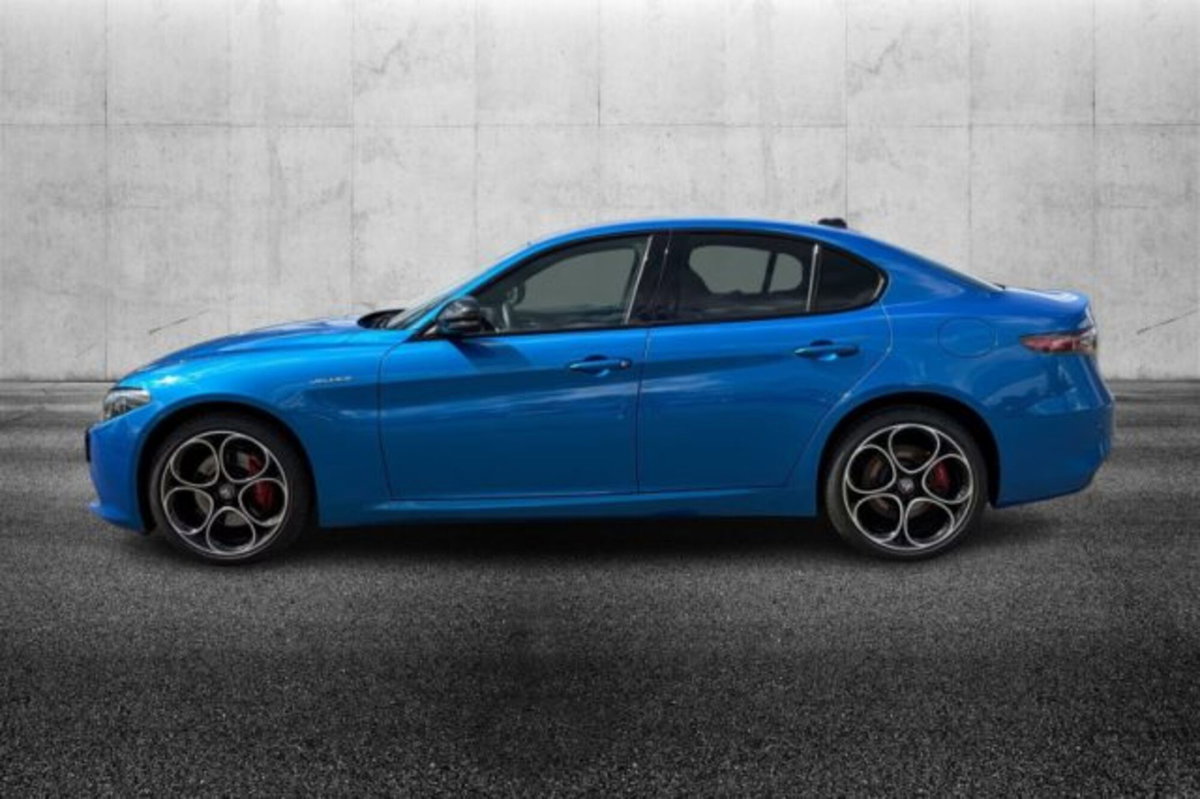 Alfa Romeo Giulia 2.0 Turbo 280 CV AT8 AWD Q4 Veloce (5)