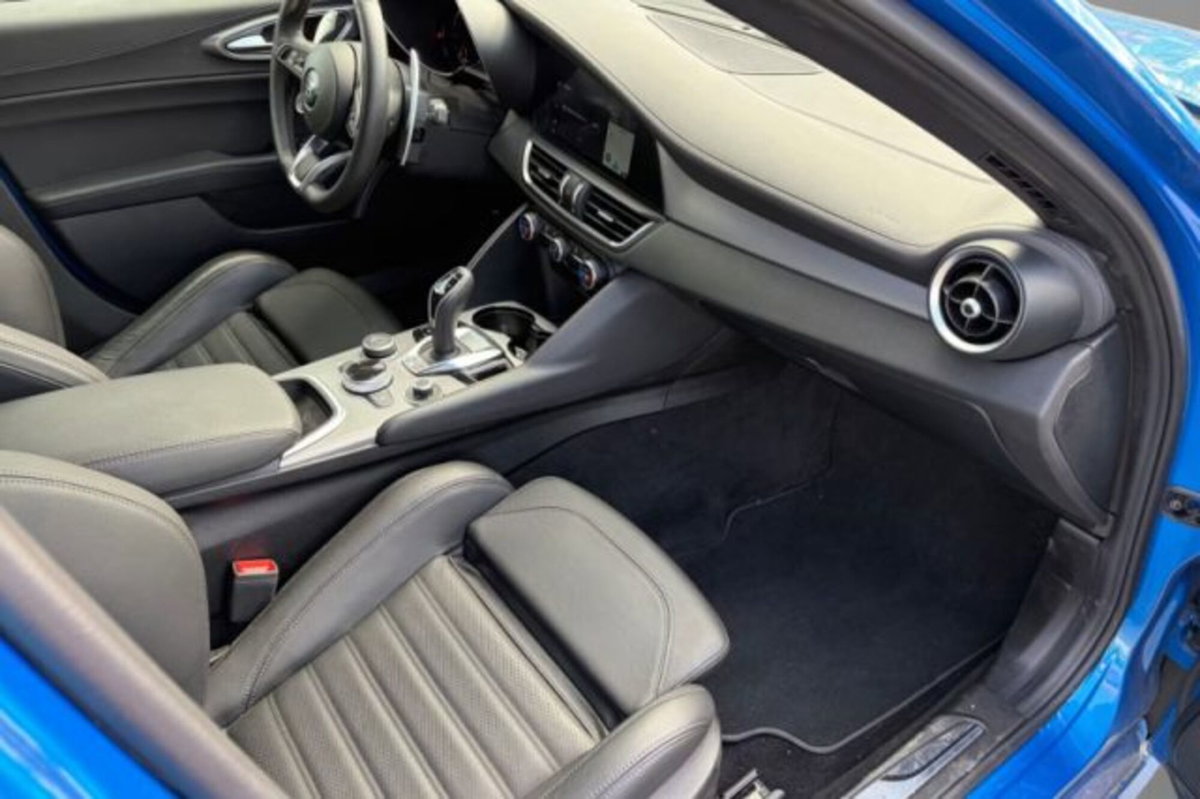 Alfa Romeo Giulia 2.0 Turbo 280 CV AT8 AWD Q4 Veloce (7)