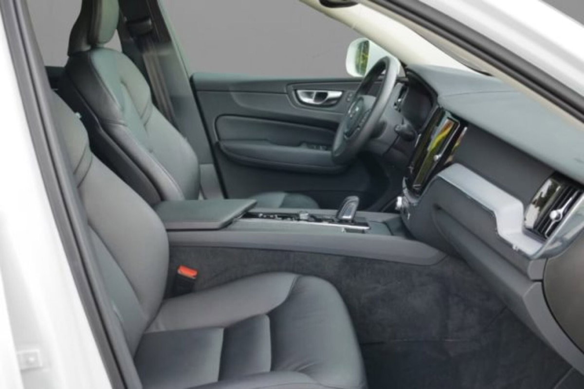 Volvo XC60 B4 (d) AWD Geartronic Momentum Pro (7)