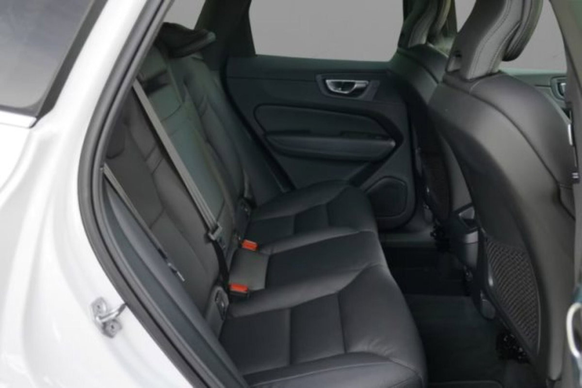 Volvo XC60 B4 (d) AWD Geartronic Momentum Pro (8)
