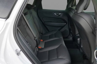 Volvo XC60 B4 (d) AWD Geartronic Momentum Pro (8)