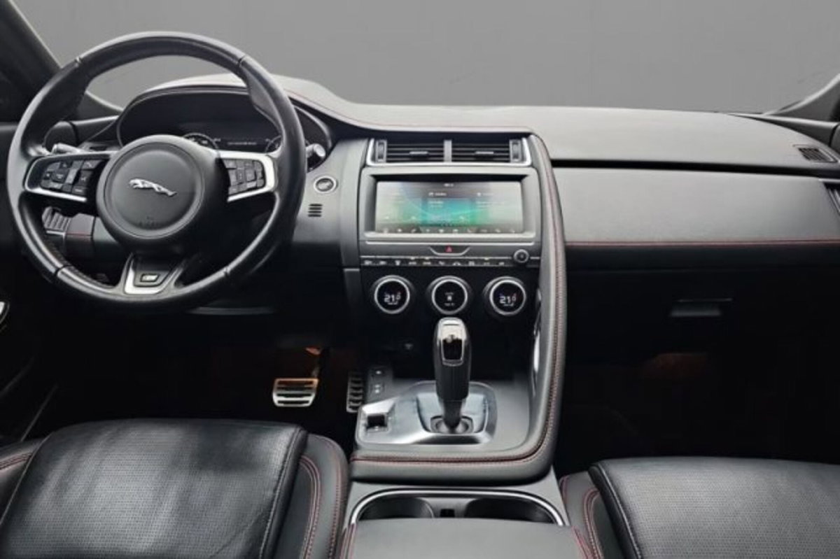 Jaguar E-Pace 2.0D 180 CV AWD aut. Chequered Flag (6)