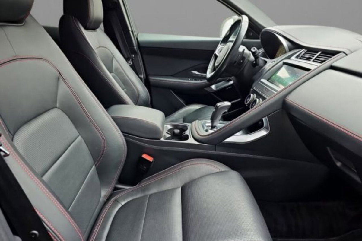 Jaguar E-Pace 2.0D 180 CV AWD aut. Chequered Flag (7)