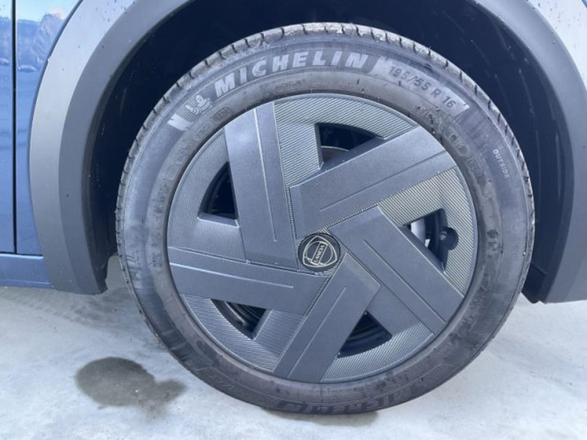 Lancia Ypsilon 1.2 mhev Edizione Cassina e-dct (8)