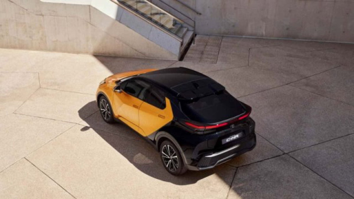 Toyota Toyota C-HR 1.8 Hybrid E-CVT GR Sport (4)