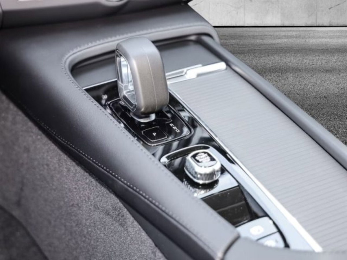 Volvo V90 B4 (d) AWD automatico Ultimate Dark (7)