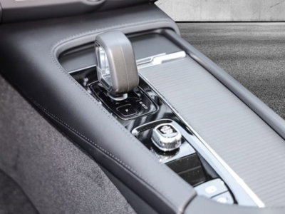Volvo V90 B4 (d) AWD automatico Ultimate Dark (7)