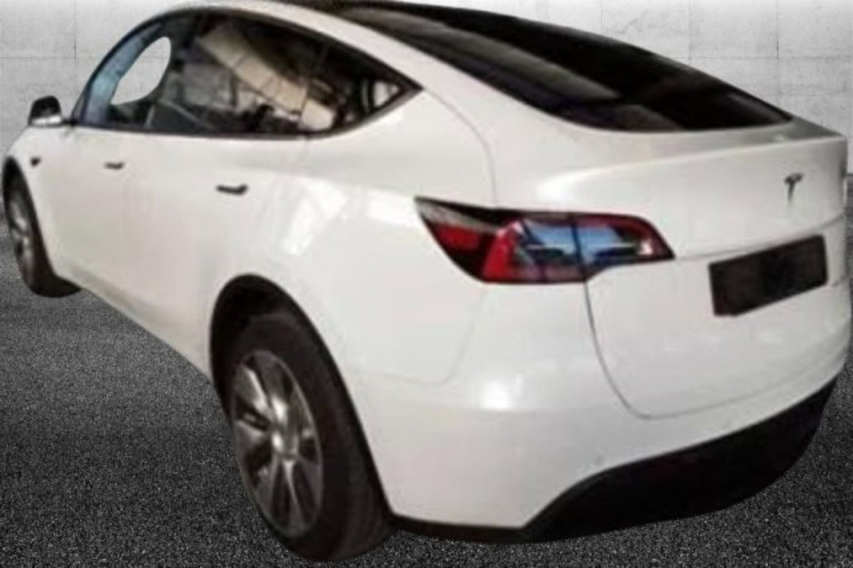 Tesla Model Y Long Range awd (3)
