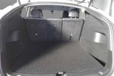 Tesla Model Y Long Range awd (7)