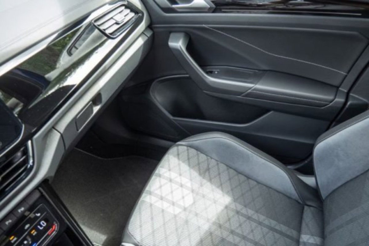 Volkswagen T-Roc 2.0 tdi R-Line 4motion 150cv dsg (6)