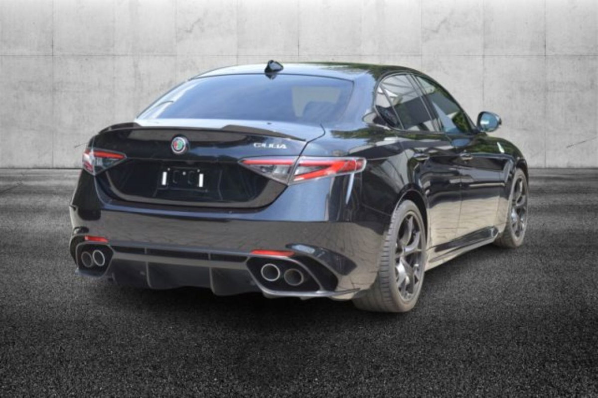 Alfa Romeo Giulia 2.9 T V6 AT8 Quadrifoglio (3)