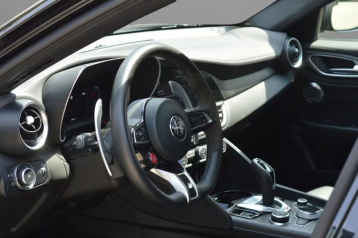 Alfa Romeo Giulia 2.9 T V6 AT8 Quadrifoglio (6)