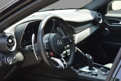 Alfa Romeo Giulia 2.9 T V6 AT8 Quadrifoglio (6)