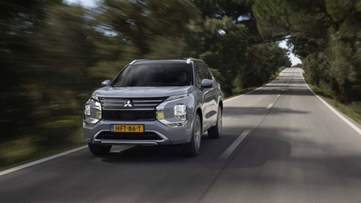 Mitsubishi Outlander 2.0i 16V 4WD (2)