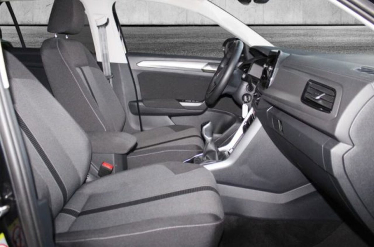 Volkswagen T-Roc 1.0 tsi Life 115cv (8)
