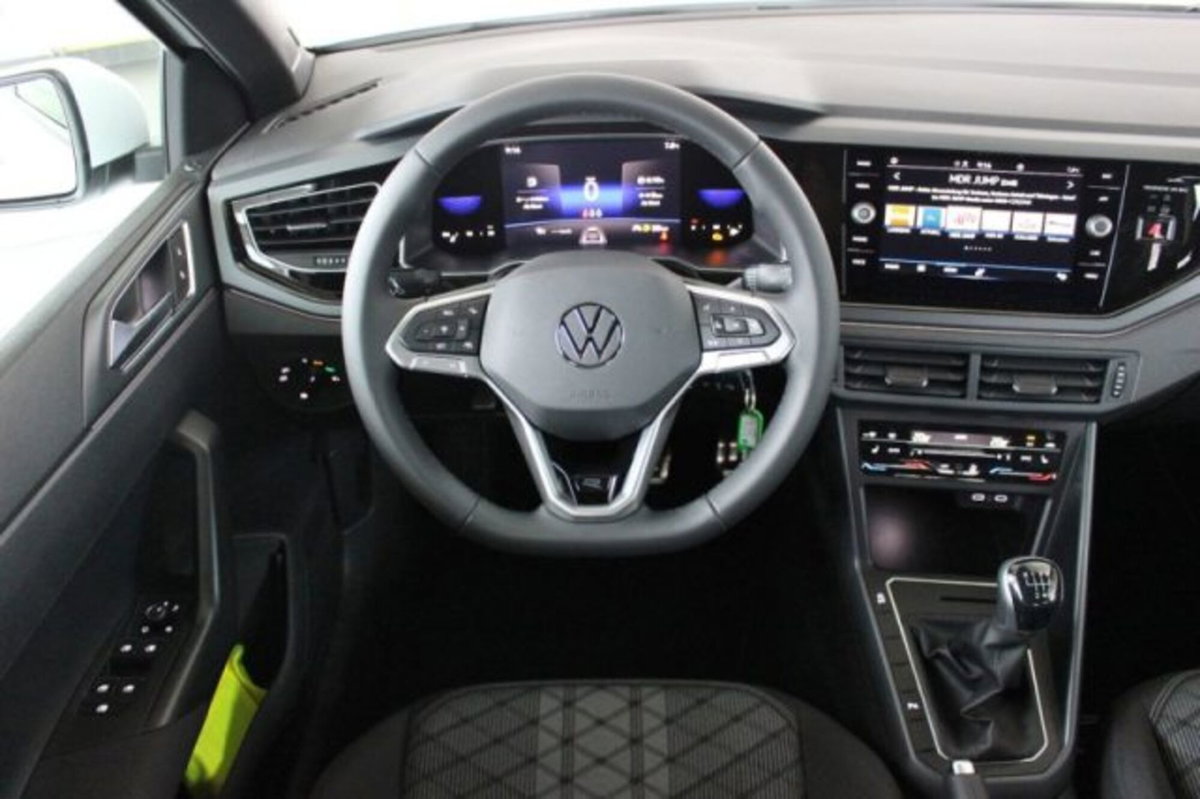 Volkswagen Polo 1.0 tsi R-Line 95cv (6)
