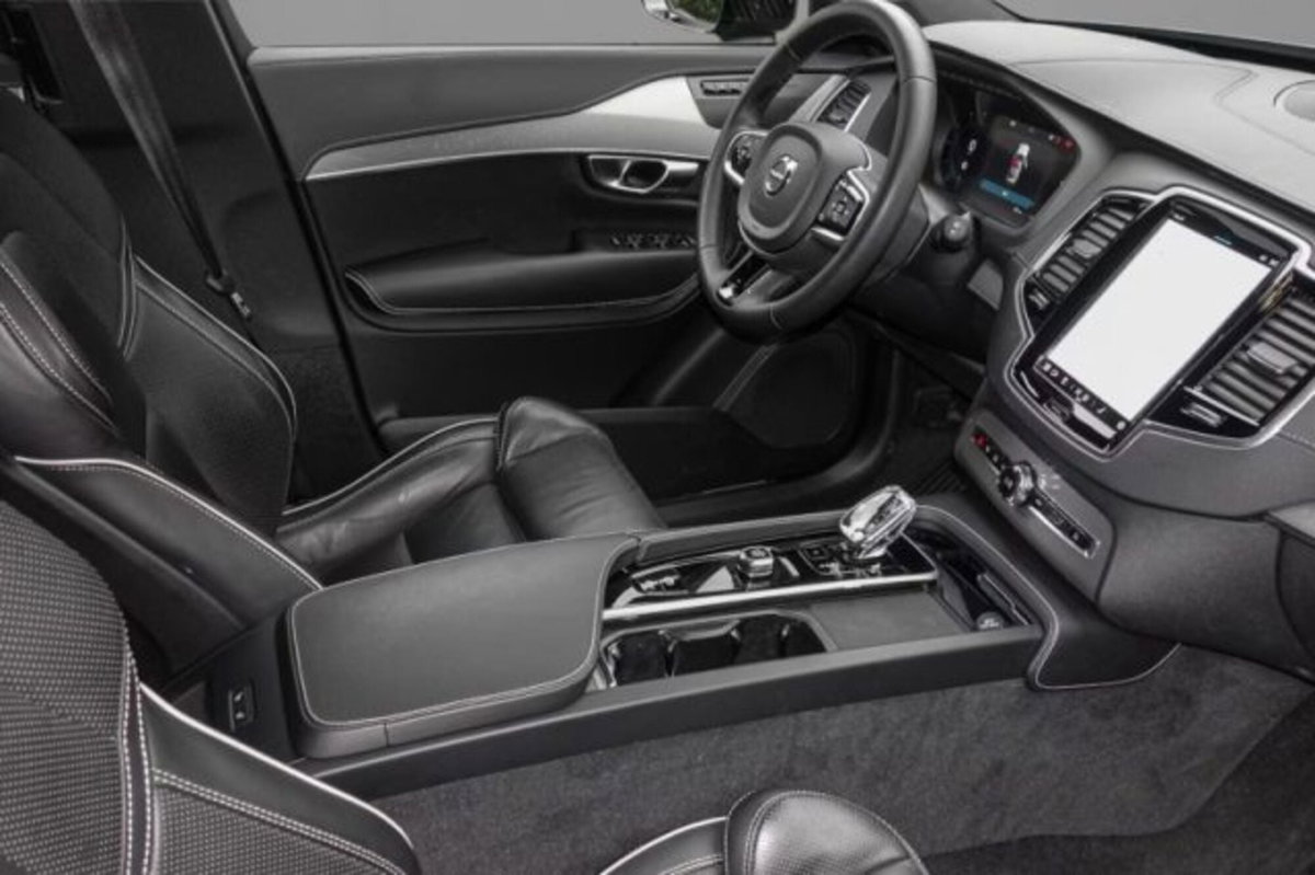 Volvo XC90 B5 (d) AWD automatico 7 posti Plus Dark (4)
