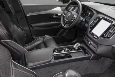 Volvo XC90 B5 (d) AWD automatico 7 posti Plus Dark (4)