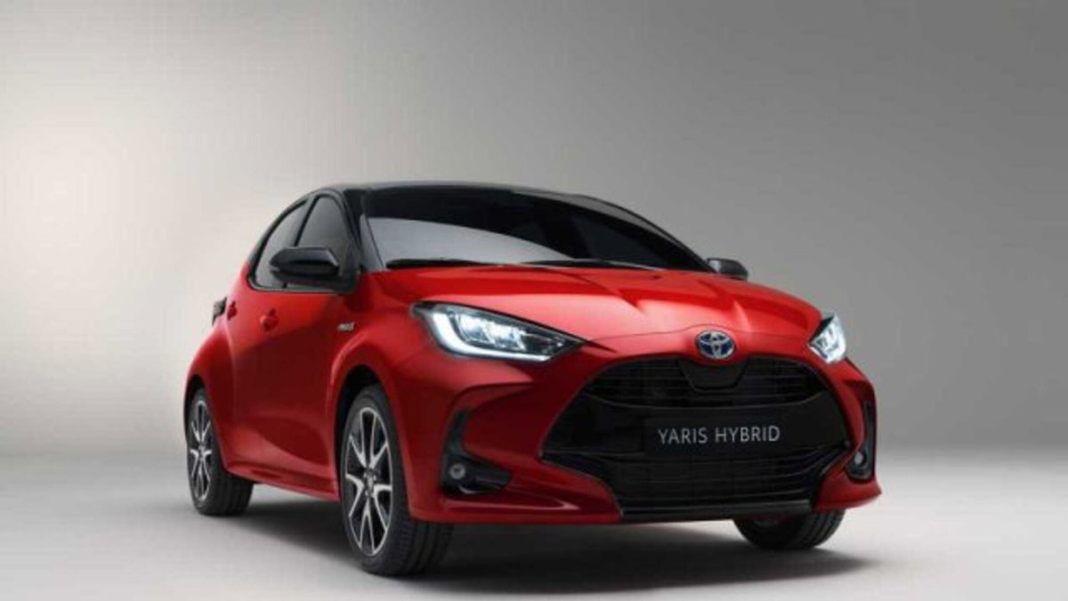 Toyota Yaris 1.5 5 porte Active (2)