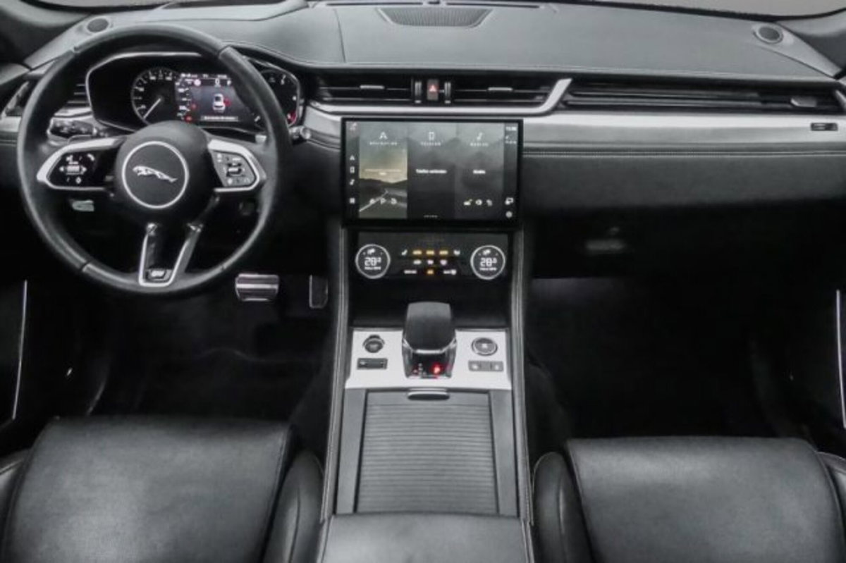 Jaguar F-Pace 2.0 D 204 CV AWD aut. R-Dynamic SE (6)