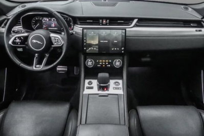 Jaguar F-Pace 2.0 D 204 CV AWD aut. R-Dynamic SE (6)