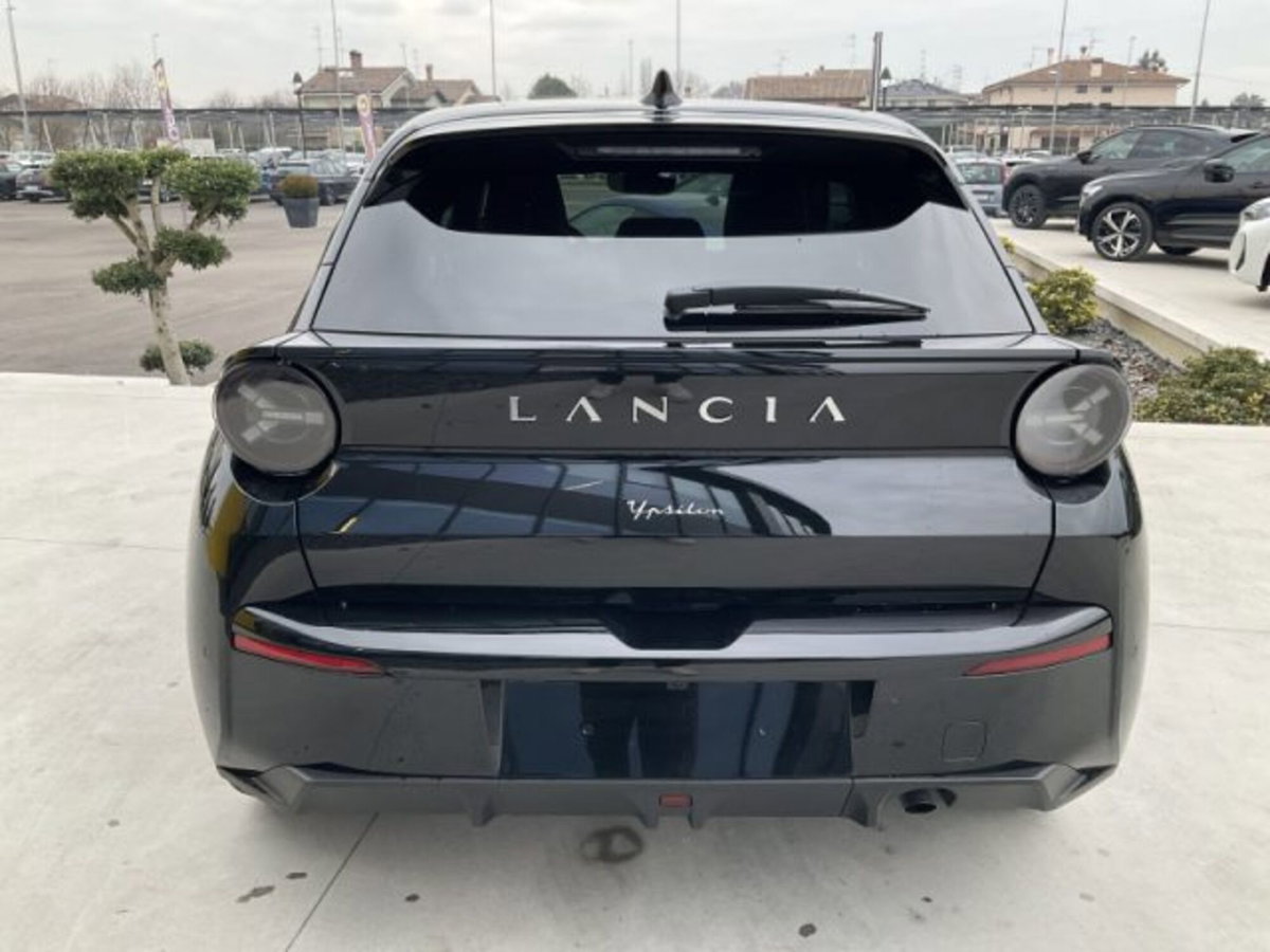 Lancia Ypsilon 1.2 mhev Edizione Limitata Cassina e-dct (7)