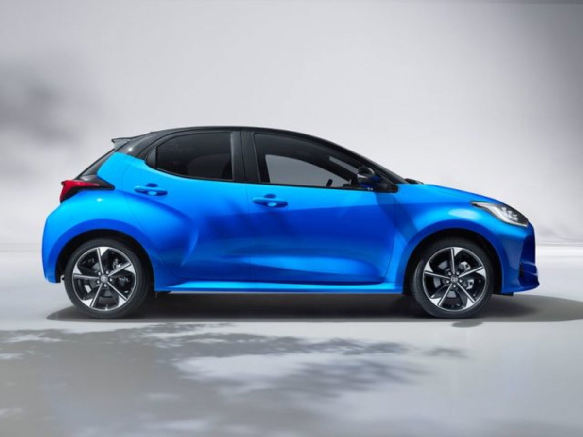 Toyota Yaris 1.5 5 porte Active (5)