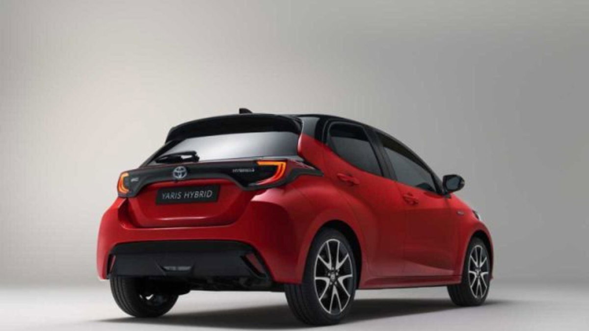 Toyota Yaris 1.5 5 porte Active (6)