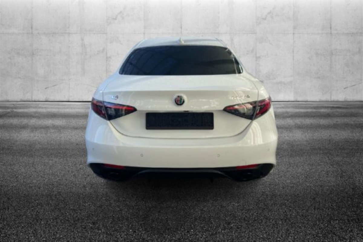 Alfa Romeo Giulia 2.0 Turbo 280 CV AT8 AWD Q4 Veloce (5)