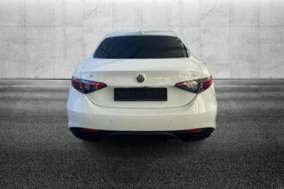 Alfa Romeo Giulia 2.0 Turbo 280 CV AT8 AWD Q4 Veloce (5)