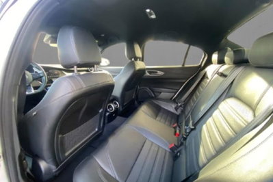 Alfa Romeo Giulia 2.0 Turbo 280 CV AT8 AWD Q4 Veloce (8)