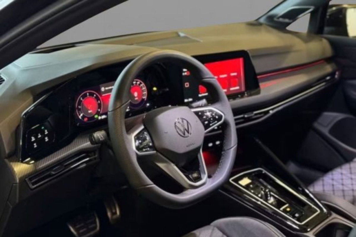 Volkswagen Golf 2.0 TDI 150 CV DSG SCR R-Line (6)