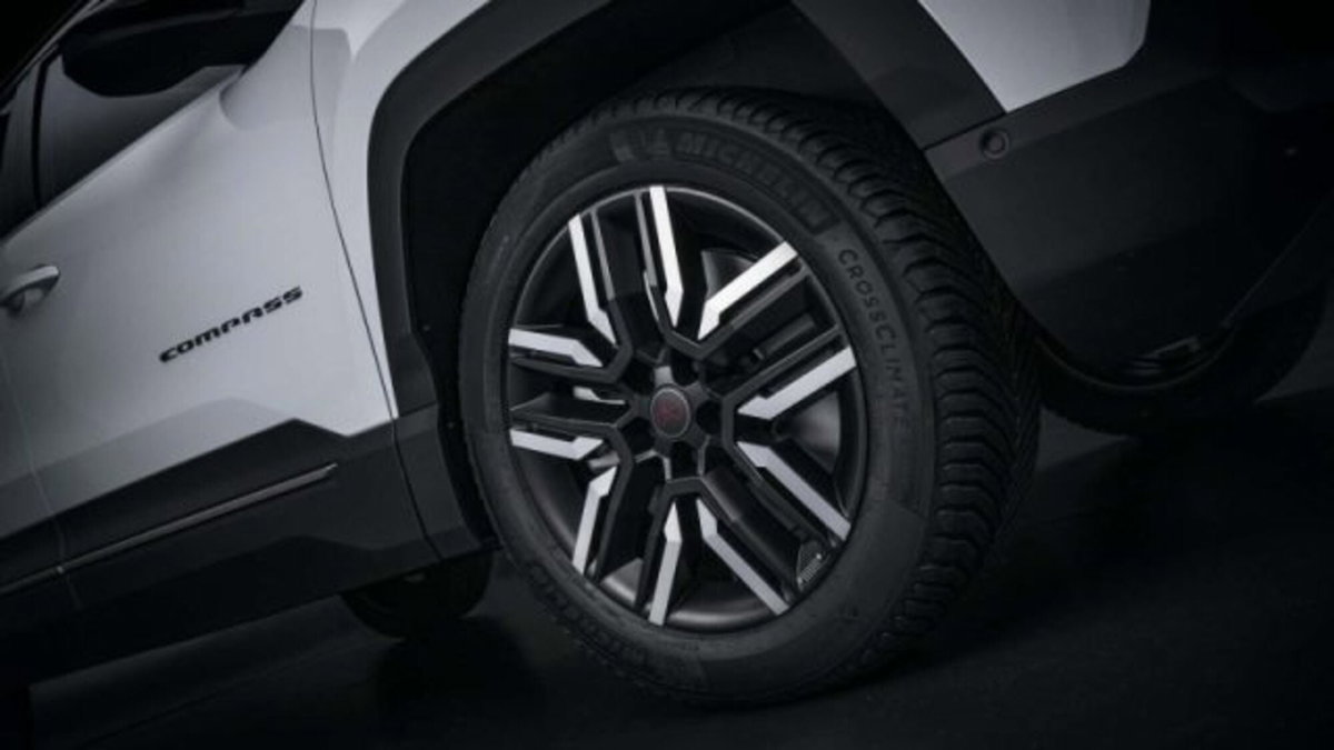 Jeep Compass 1.6 turbo e-hybrid phev Summit fwd 225cv edct7 (7)