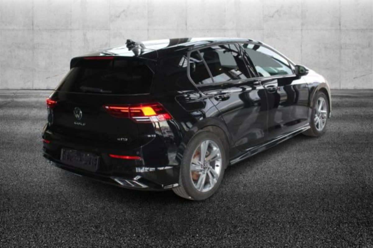 Volkswagen Golf 1.5 eTSI 130 CV EVO ACT DSG R-Line (3)