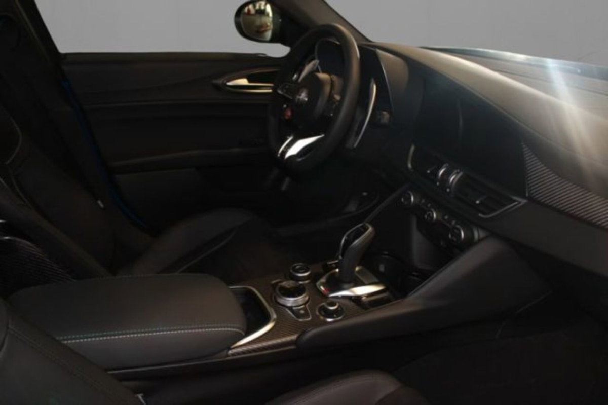 Alfa Romeo Giulia 2.9 T V6 AT8 Quadrifoglio (5)