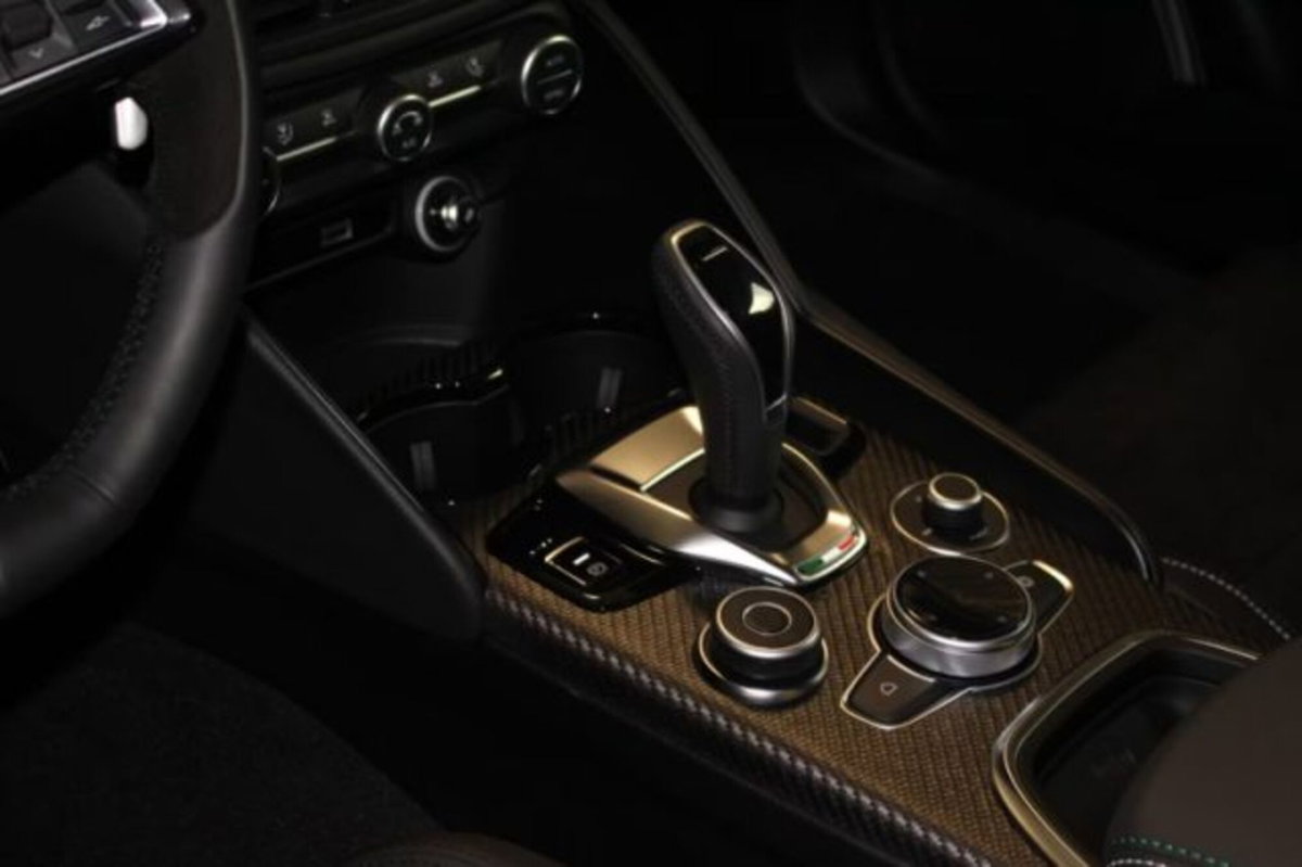 Alfa Romeo Giulia 2.9 T V6 AT8 Quadrifoglio (7)